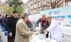 Belediye ücretsiz balık dağıttı, kuyruk uzadıkça uzadı