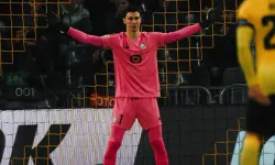 Berke Özer UEFA Avrupa Ligi’nde penaltılara duvar ördü, tarihe geçti!