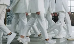 Beyaz pantolon altına ne giyilir? Beyaz pantolon nasıl giyilir?