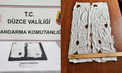 Bu kadarı da pes! Yasaklı maddeyi peçeteye emdirmiş, bakın nereye saklamış...