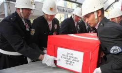 Bursa'da alevler iki binayı sardı! Yangın şehit babasının evinde çıktı