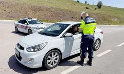 Jandarmanın yürekleri ısıtan hareketi! Ceza yazdığı kişiyi öğrenince kendi cebinden ödedi