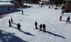 Sarıkamış'ta kar kalınlığı 70 santimetreyi aştı! Pistlerde hafta sonu yoğunluğu