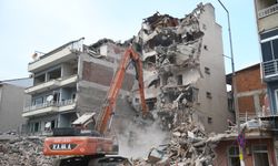 Sındırgı’da yıkımlar devam ediyor! 18 bina daha yıkıldı