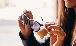 Polarize gözlük nedir, neden tercih edilir, normal gözlükle arasındaki fark nedir?