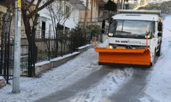 Ankara Çankaya’da buzlanmaya karşı tuzlama çalışması yapıldı