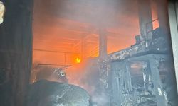 Uşak’ta plastik poşet fabrikasında korkutan yangın!