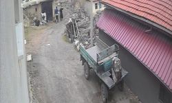 Kan donduran görüntüler! Sığındığı evde dehşeti yaşadı: Yerdeki eşinin kafasına tekme attı