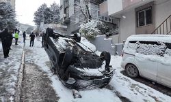 Kontrolünü kaybeden araç yokuş aşağı takla attı