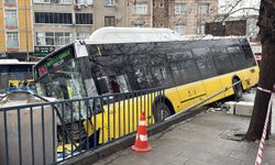 İETT otobüsü otoparka daldı