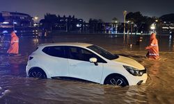 Hortum ve taşkın Antalya’yı vurdu: Seralar, evler, yollar zarar gördü