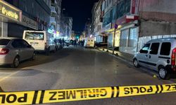 Küçükçekmece'de sokak ortasındaki silahlı saldırıda kan gövdeyi götürdü!