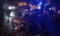 Bursa'da feci kaza! Araç ağaca girdi: 2 ağır yaralı var