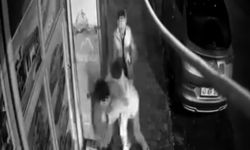 Arkadaşıyla şakalaşırken kırılan camın içine düştü