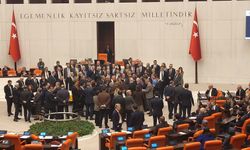 Meclis'te kavga! Vekiller arasında 'oy pusulası' gerginliği çıktı