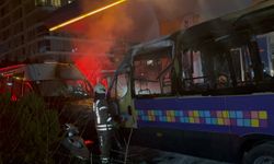 Kağıthane’de akaryakıt istasyonunda korkutan yangın: İki minibüs alevlere teslim oldu