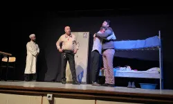 Yılmaz Erdoğan'ın yazdığı 'Bir İshaksın Bir Cemil' oyunu Ankara'da!