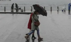 Çanakkale'de sarı kodlu uyarı sonrası sağanak! Cadde ve sokaklar su altında kaldı: Sürücüler zorlandı