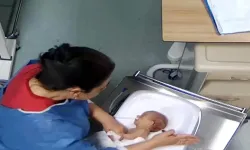 5 günlük bebeğe şiddet uygulayan hemşire teslim oldu!