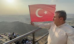 Nur Dağı'ndan Türk bayrağını salladı