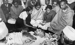 Tarihte Bugün: Gandhi suikasta uğradı!