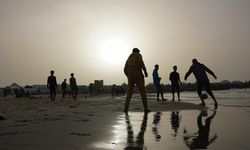 Gazzeliler ateşkes sonrası deniz kenarında nefes aldılar!..