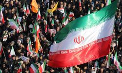 İran'da bilanço ağırlaşıyor: Hayatını kaybedenlerin sayısı 2 bin 677