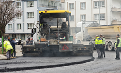 Ankara Büyükşehir Belediyesi Mamak ilçesinde asfalt serim çalışması yürüttü