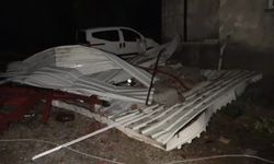 Antalya'da hortum dehşeti: Çatılar uçtu, ağaçlar kökünden söküldü, otomobiller ters döndü!