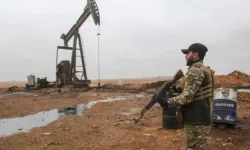 Suriye'de dengeler değişti: YPG/SDG petrol sahalarını orduya devretti