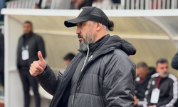 Malatya Yeşilyurtspor Teknik Direktörü Taner Araz: "40 yaşındaki antrenöre lisans çıkarıp sahaya sürdük"