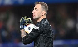 Yuvaya döndü: Fenerbahçe, Mert Günok ile resmen anlaştı!