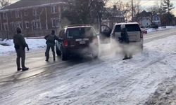 ABD’de ICE ajanları bir kadını vurarak öldürdü