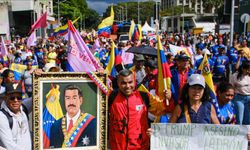 Venezuela’da binlerce kişi Maduro için yürüdü