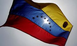 Venezuela'da tansiyon yükseldi: Silah sesleri duyuldu!