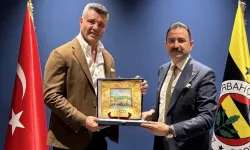 Yeşilay, Sadettin Saran'a plaket verdi!