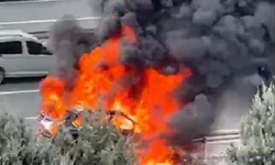 Lüks araç seyir halindeyken alev topuna döndü!