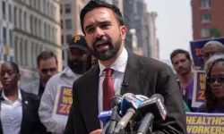 New York’ta tarihi an: Mamdani Kur’an-ı Kerim üzerine yemin ederek göreve başladı