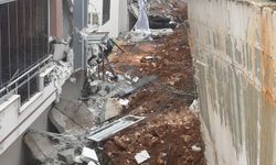 Gaziantep’te facianın eşiğinden dönüldü: İstinat duvarı araçların üzerine çöktü