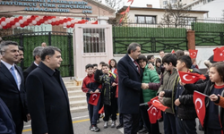 Bakan Tekin ve Vali Şahin Ankara’da bir okulu ziyaret etti