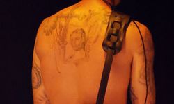 Justin Bieber’dan Grammy gecesinde Hailey Bieber detayı: Yüzünü sırtına kazıdı