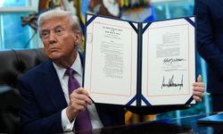 Trump imzaladı: İran'la iş yapana ek vergi geliyor