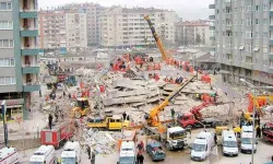 Tarihte Bugün: Zümrüt Apartmanı Faciası