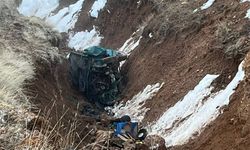 Niğde’de feci kaza: Otomobil şarampole devrildi, 2 kişi hayatını kaybetti