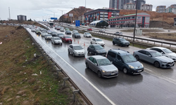 Tatilciler, bayramın ikinci gününde dönüş yolunda! Kilit kavşakta yoğunluk