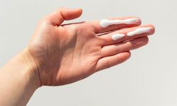 Güneş koruyucuyu sadece yazın kullananlar dikkat! Dermatoloji uzmanından kritik açıklama