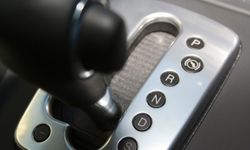 Otomatik vites kullananlar dikkat! Bu 5 hata aracınızı sanayiye götürebilir