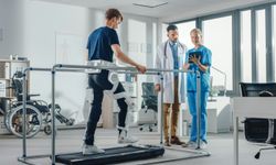 Ameliyat sırasında robot devreye giriyor! Omurgaya müdahalede yeni dönem