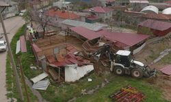 Çanakkale’de kaçak yapılar yıkıldı