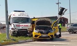 Edirne'de taksi ve hastalı ambulans çarpıştı